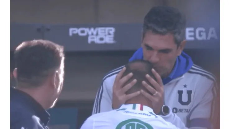 Mauricio Pellegrino saludó efusivamente a Marcelo Díaz en la previa de la U con Audax.