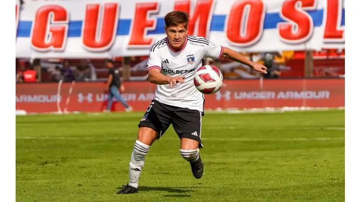 Leonardo Gil desató la furia del pueblo albo.