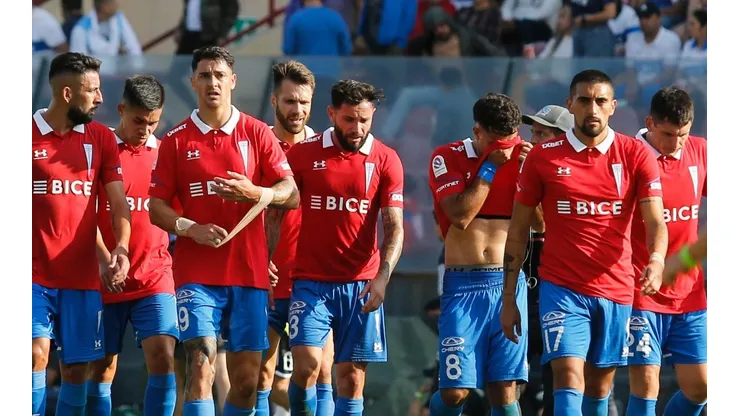 Los cruzados no pudieron aprovechar el hombre de más ante los albos