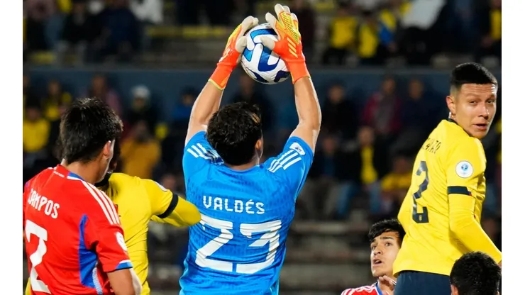 Valdés salió lesionado, entre lagrimas, al minuto 73 de partido.