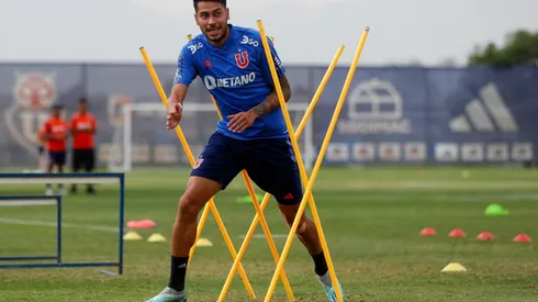 Emmanuel Ojeda entrenando con normalidad en Universidad de Chile.