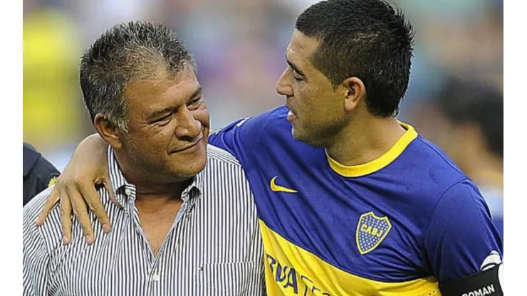 Claudio Borghi es cercano a Juan Román Riquelme.