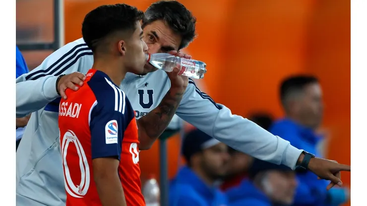 Mauricio Pellegrino debe resolver qué hacer con Lucas Assadi en Universidad de Chile.
