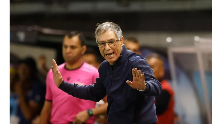 El histórico jugador afirma que Holan debe seguir al mando si pierde ante los albos