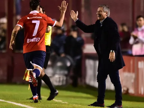 Ariel Holan fue destrozado en Argentina por ídolo de Independiente con paso por Chile