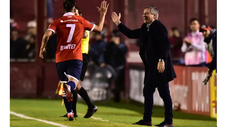 Ariel Holan es hincha de Independiente y armó un cuantioso plantel para ganar la Sudamericana.