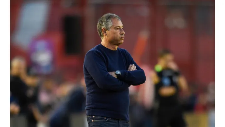 El actual técnico cruzado fue criticado por ídolos del club trasandino