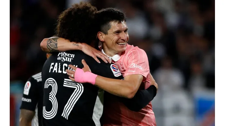 Universidad Católica recibe a Colo Colo en el estadio Santa Laura.