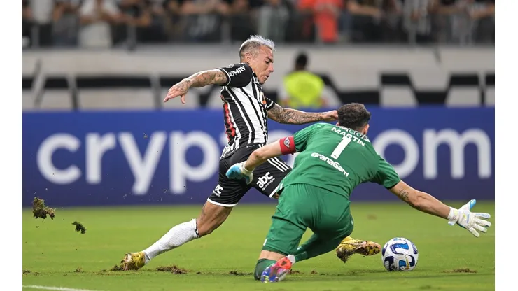 Eduardo Vargas se perderá varias semanas de competencia en el Atlético Mineiro.