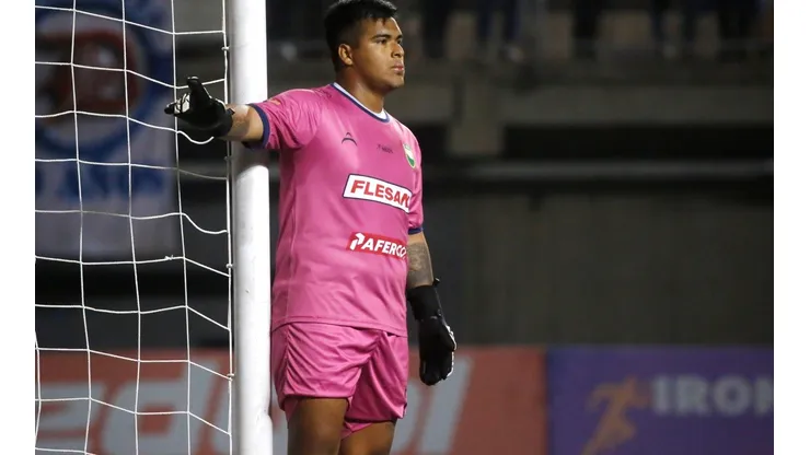 Junior Bórquez era uno de los arqueros de mayor futuro en Chile y ahora batalla en Colina.