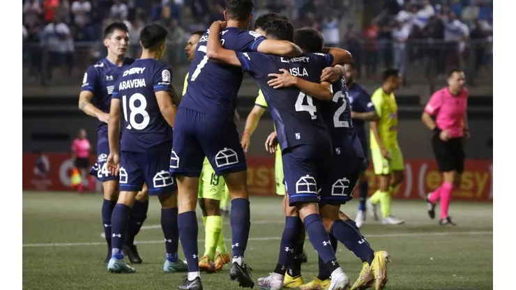 Universidad Católica ganó apenas a Colina en la Copa Chile