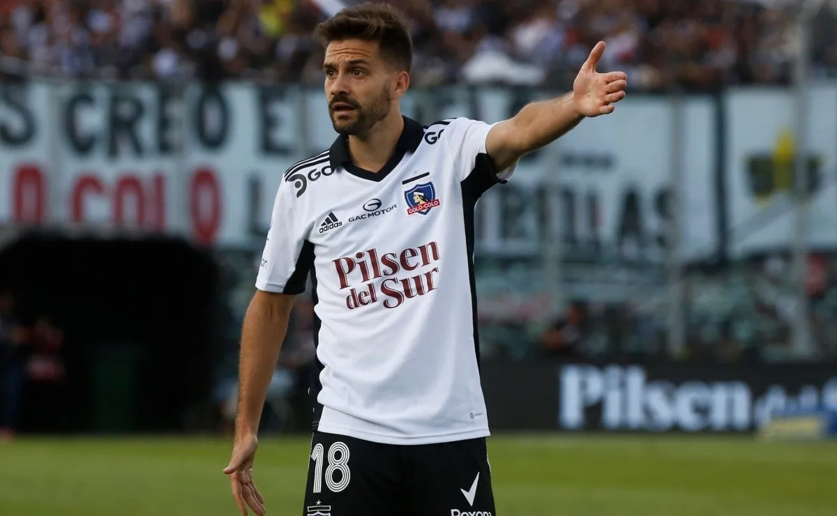 Gustavo Quinteros iría en busca de Agustín Bouzat,´exColo Colo hoy jugador de Vélez Sarsfield. (Foto: Photosport)