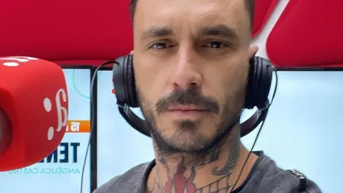 Mauricio Pinilla en modo comentarista deportivo.
