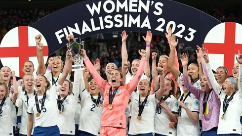 Inglaterra gana su segundo título internacional.