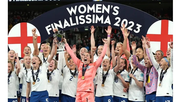 Inglaterra gana su segundo título internacional.