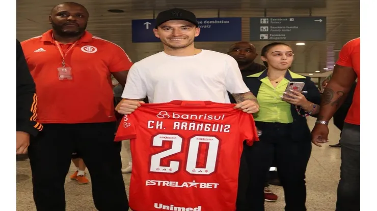 Charles Aránguiz ya está en Brasil para integrarse al Inter