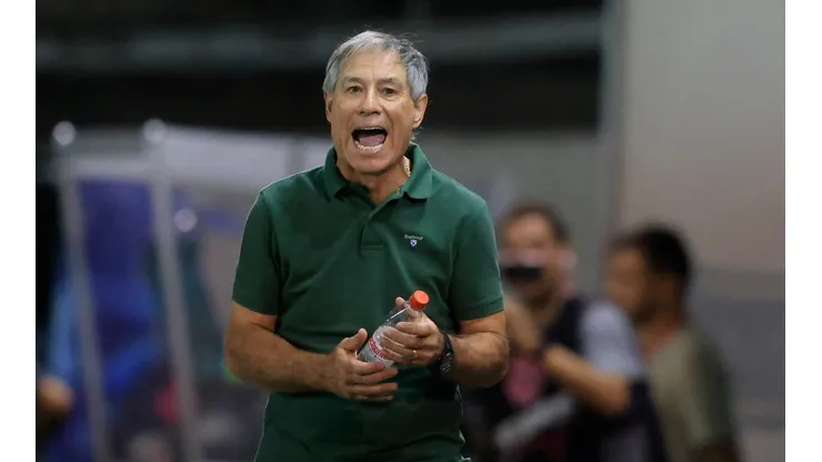 Holan ya prepara el duelo del sábado.