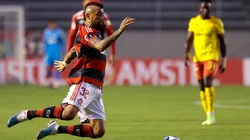 Vidal fue titular en la sorpresiva derrota de Flamengo ante Aucas