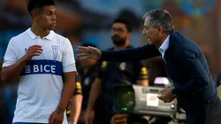 Ariel Holan aconseja a Alexander Aravena