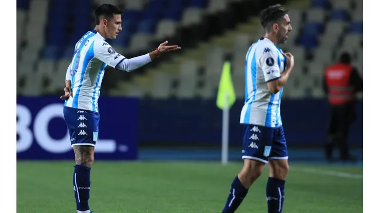 Matías Rojas anotó un golazo para el primer tanto de Racing ante Ñublense
