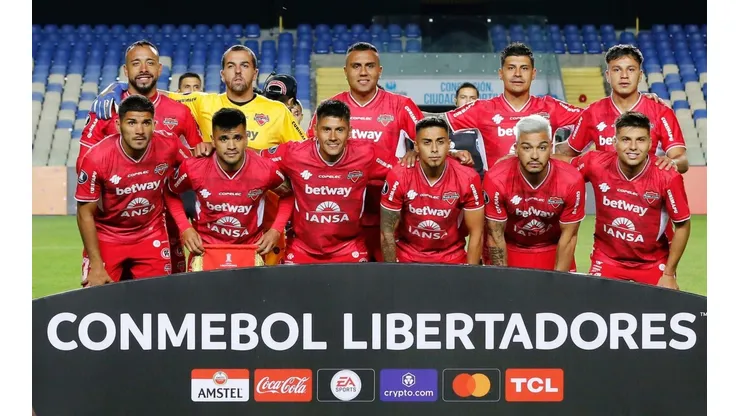 Pablo Carrozza se burla de Ñublense en su debut copero