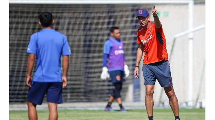 Mauricio Pellegrino estudia variantes para el duelo ante Chimbarongo.