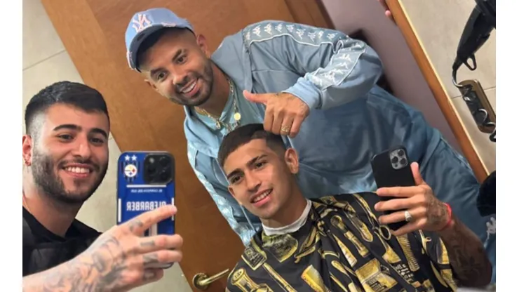 En pleno trabajo junto al colombiano Edwin Cardona y Román Fernández.