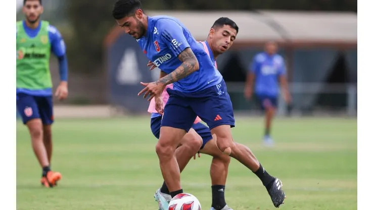 Pese a que todavía lleva un vendaje especial en la rodilla, el argentino está haciendo fútbol.