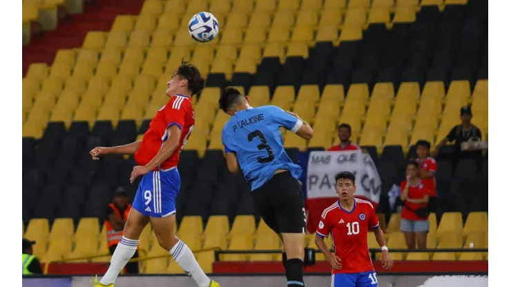 Juan Cristóbal Guarello llenó de flores a la selección chilena sub 17