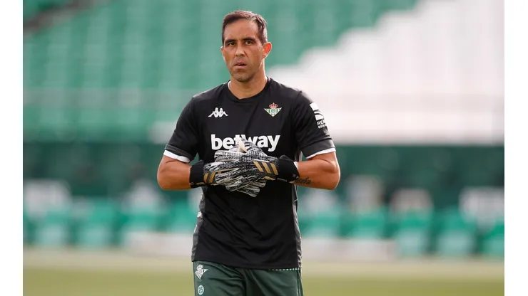 Bravo podría estar viviendo sus últimos partidos en el Betis