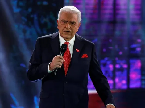 Don Francisco recibe camiseta de equipo del ascenso pese a su amor por la U