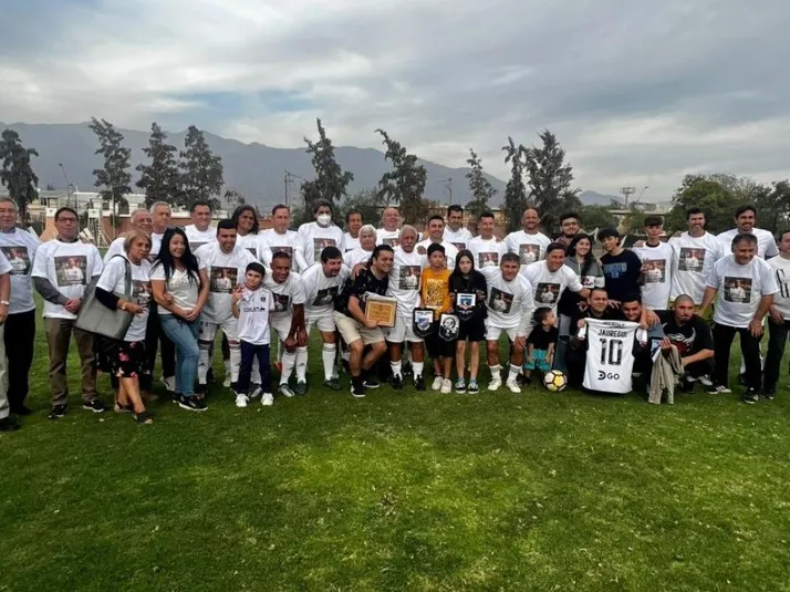 Colo Colo de Todos los Tiempos realiza un homenaje al 'Chico' Jáuregui
