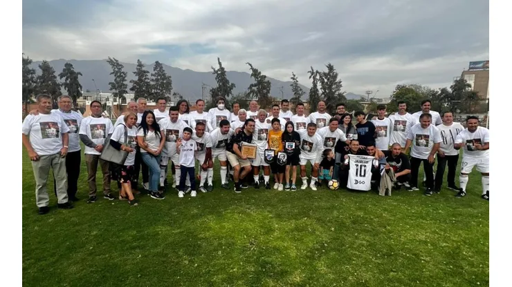 Arturo Jáuregui fue homenajeado por sus amigos de Colo Colo de Todos los Tiempos.