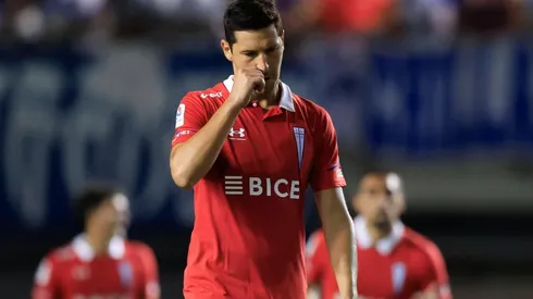 Los hinchas de la UC despedazaron a Guillermo Burdisso