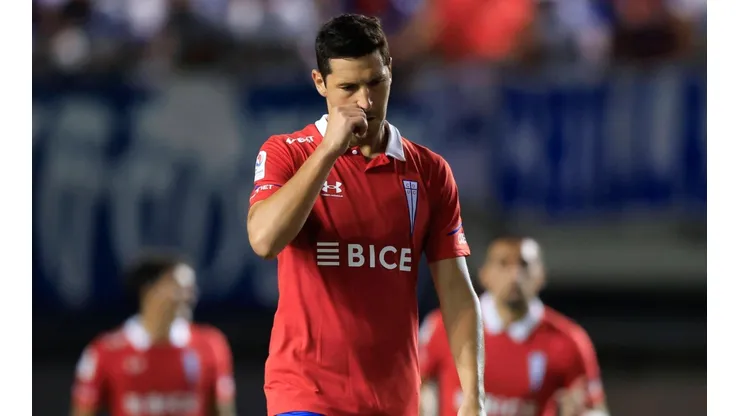 Los hinchas de la UC despedazaron a Guillermo Burdisso