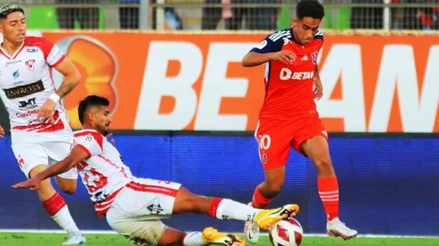 Lucas Assadi no ha sido titular en Universidad de Chile.
