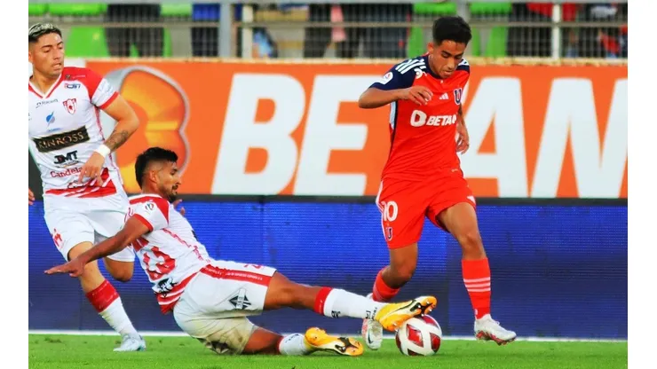 Lucas Assadi no ha sido titular en Universidad de Chile.