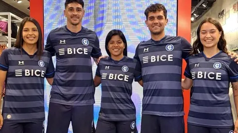 La UC presentó su nueva armadura para las competencias.