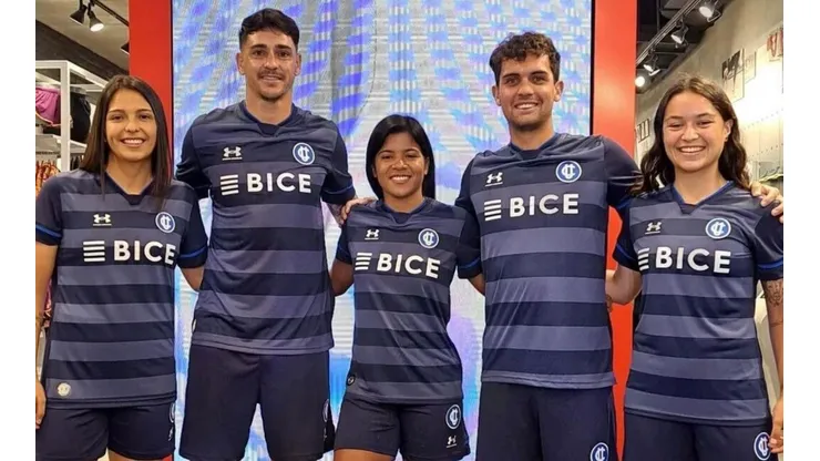 La UC presentó su nueva armadura para las competencias.