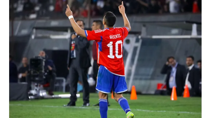 Alexis comenzó de gran manera su nueva etapa en La Roja con nuevo dorsal.