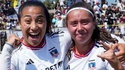 Carter, a la derecha, emocionada por sus dos goles ante Cobresal.