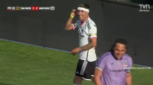 El show especial de Pailita en despedida de Esteban Paredes: Recibe patada de Arturo Sanhueza y se pierde un gol "Ultra Solo"