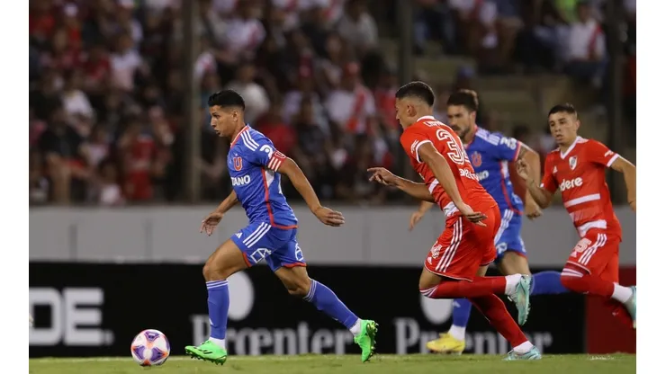 Como en 1996: River Plate le gana a Universidad de Chile con dudosos cobros arbitrales