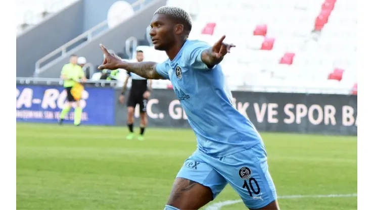 Junior Fernandes anotó un golazo en Turquía