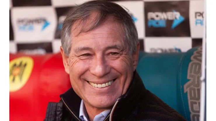 Una nueva oferta para Ariel Holan