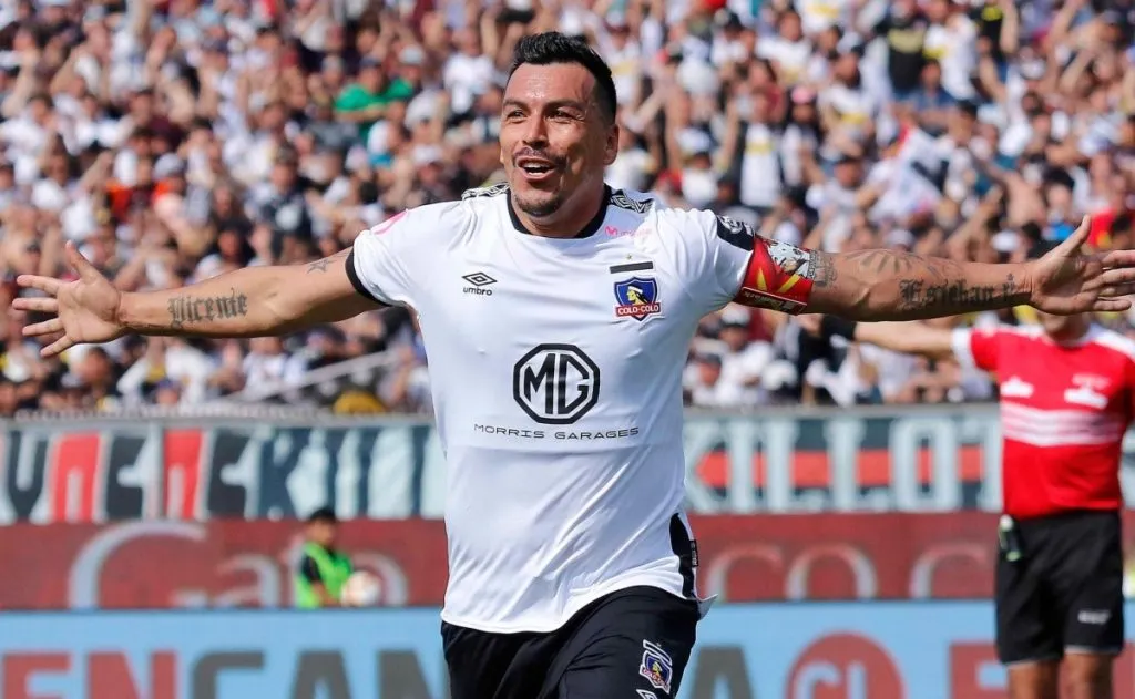 Esteban Paredes llamó a resolver el conflicto que divide a Colo Colo.