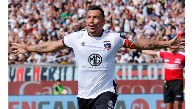 Esteban Paredes llamó a resolver el conflicto que divide a Colo Colo.