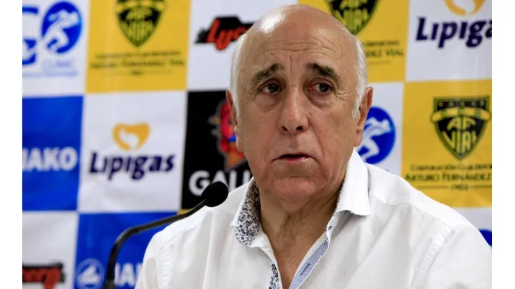 Nelson Acosta abandonó la Clínica Isamédica