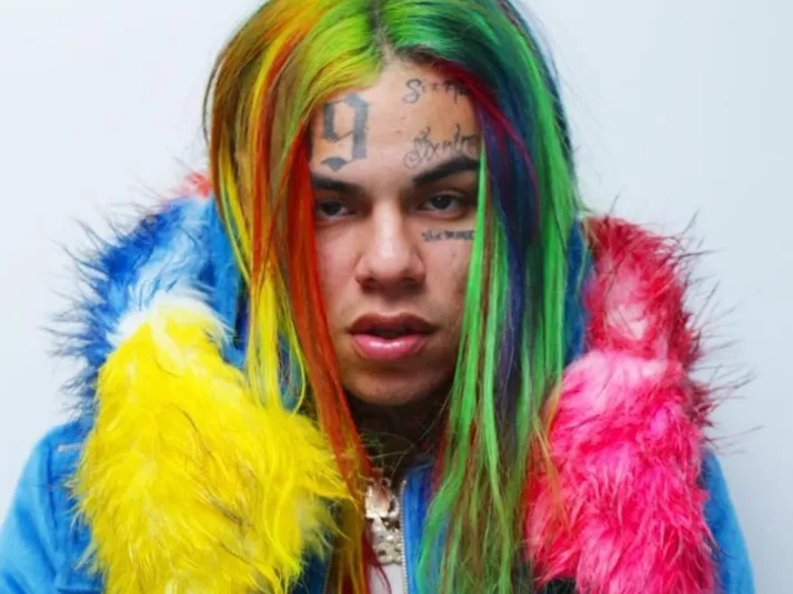 Tekashi 6ix9ine recibe descomunal paliza