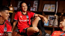 Colo Colo presentó la nueva camiseta alternativa de color rojo.